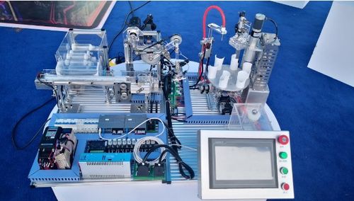 未來可期 多款智能產品展示,貴州工業職業技術學院產教融合效果顯著