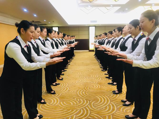 寬溝第三天基礎服務禮儀培訓——專業服務從禮儀起步