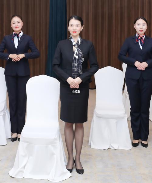 優(yōu)雅與專業(yè)的體現(xiàn) 標準服務(wù)站姿與禮儀服務(wù)