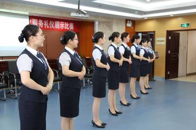 儀展風采 禮潤窗口——揚州市住房公積金系統(tǒng)成功舉辦首屆窗口標準化服務(wù)禮儀展示比賽